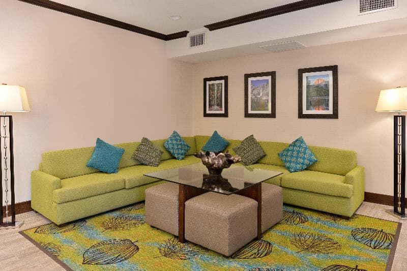 Holiday Inn Express & Suites Fresno (River Park) Hwy 41 2