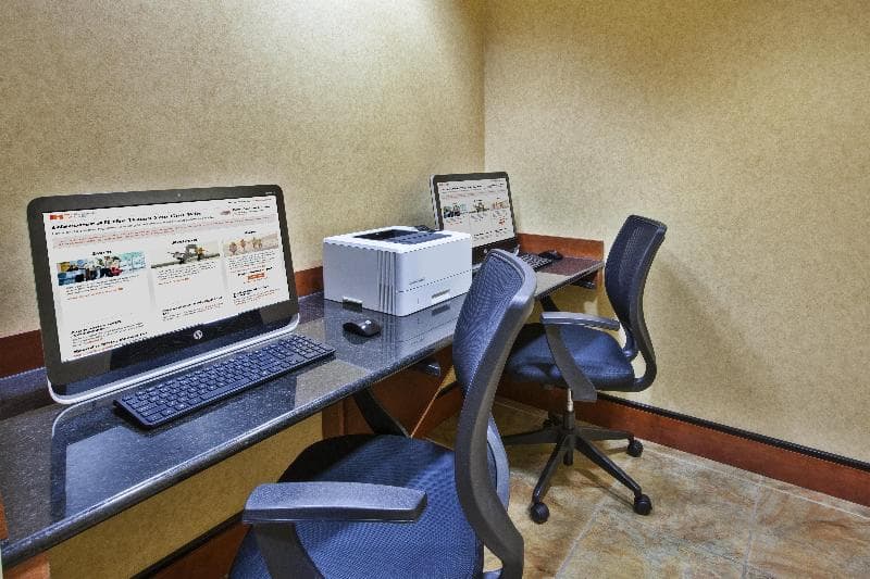 Holiday Inn Express And Suites Fort Wayne photo 1