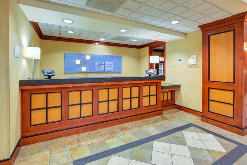 Holiday Inn Express And Suites Fort Wayne 3