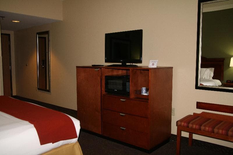Holiday Inn Express And Suites Greenville 4