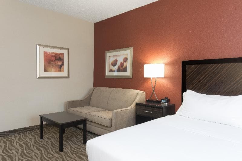 Holiday Inn Express And Suites Grand Rapids North photo 1