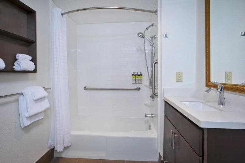 Candlewood Suites Grand Rapids Airport 5