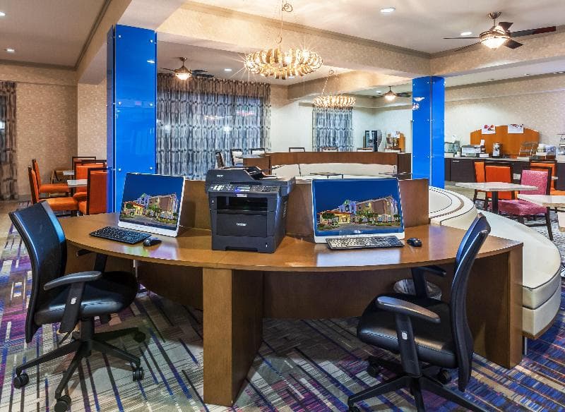 Holiday Inn Express And Suites Houston East 4