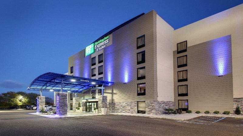 Holiday Inn Express And Suites Jackson Downtown Co 3