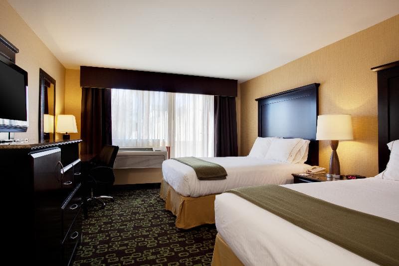 Holiday Inn Express & Suites Woodland Hills 5