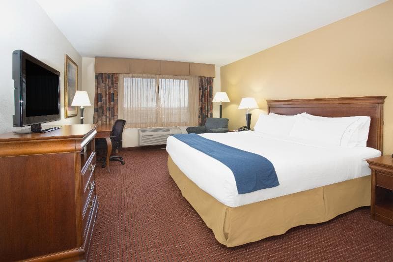 Holiday Inn Express And Suites Las Vegas 2