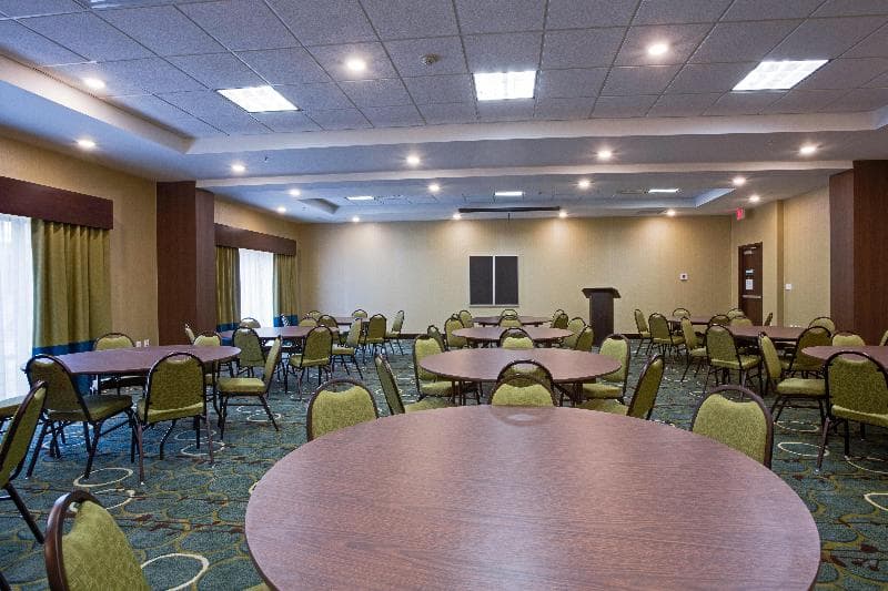 Holiday Inn Express & Suites Orlando East-UCF Area photo 1