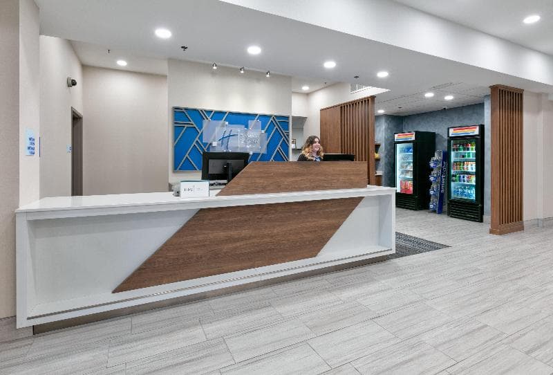 Holiday Inn Express And Suites Minneapolis Sw Shak 4