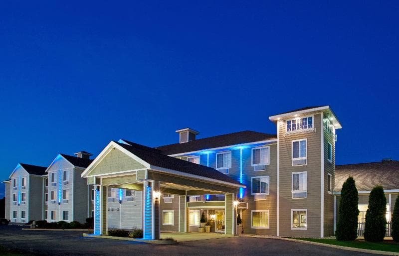 Holiday Inn Express And Suites New Buffalo, Mi photo 1
