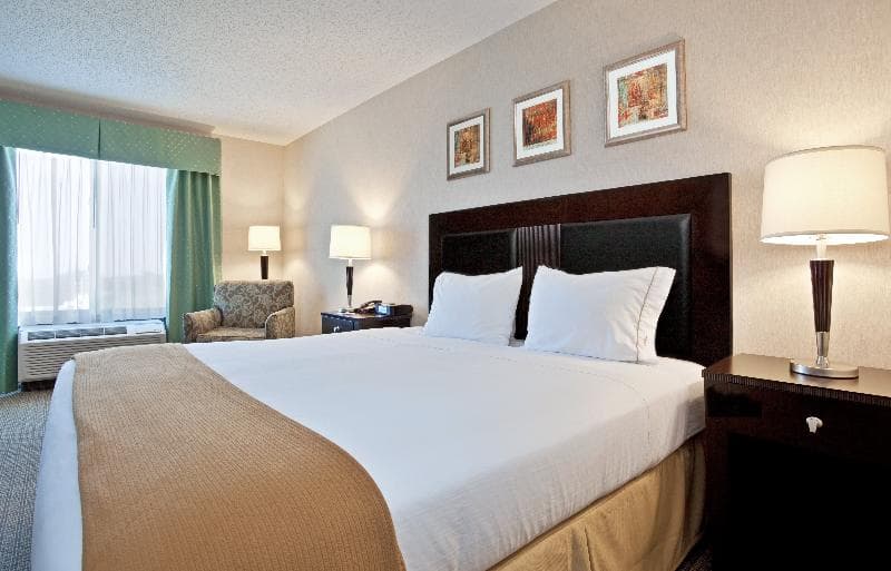 Holiday Inn Express Hotel & Suites In North East (Erie) photo 1