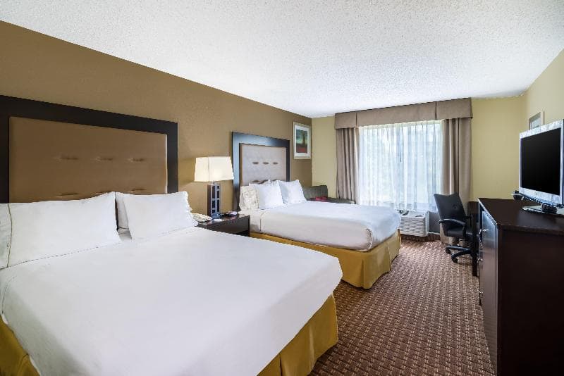 Holiday Inn Express And Suites North East 5