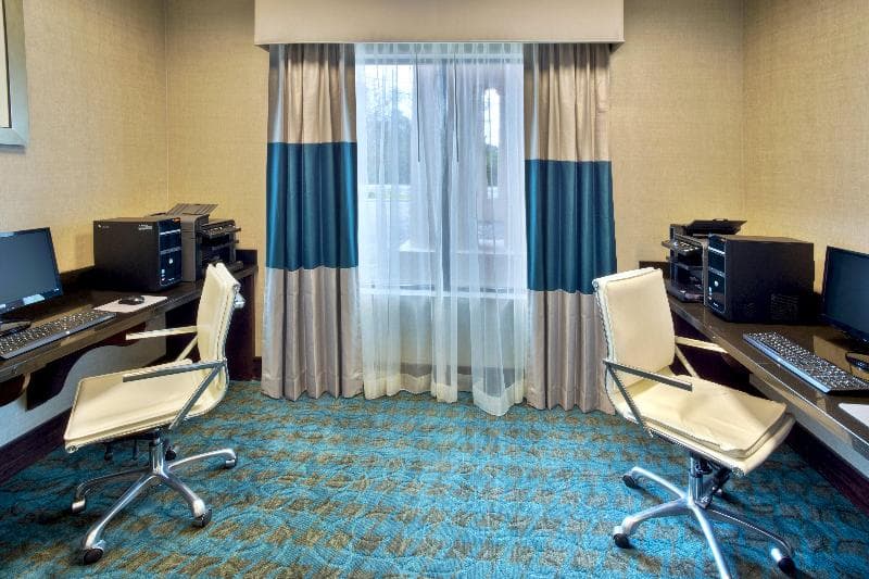 Holiday Inn Express And Suites Knoxville West Oak 1