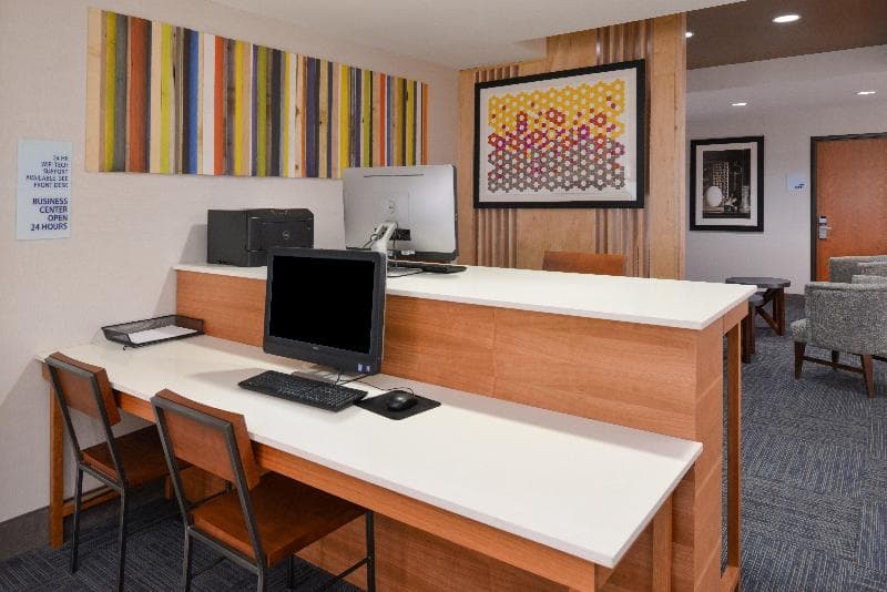 Holiday Inn Express And Suites Parkersburg Mineral photo 1