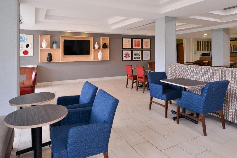 Holiday Inn Express And Suites Parkersburg Mineral 2