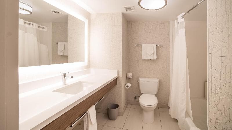 Holiday Inn Express & Suites Porterville 3