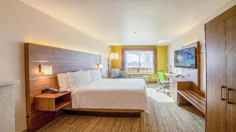 Holiday Inn Express & Suites Porterville 5