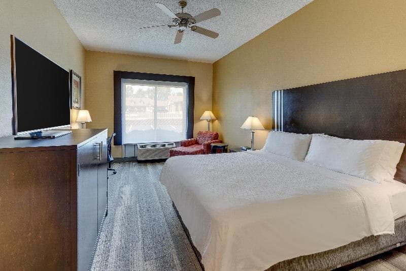 Holiday Inn Express And Suites Richmond 4