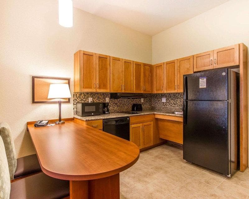Mainstay Suites Stanley 4