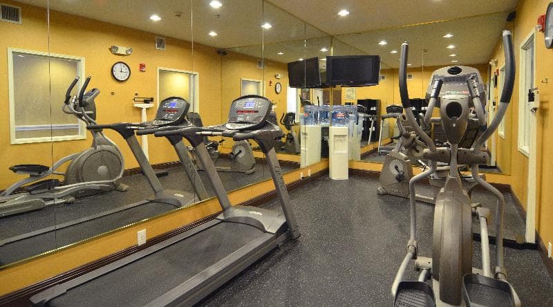 Holiday Inn Express And Suites San Antonio Airport photo 1