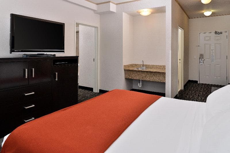 Holiday Inn Express And Suites Tacoma South Lakewo photo 1