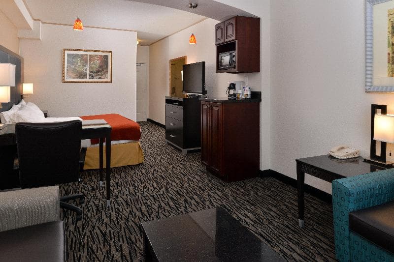 Holiday Inn Express And Suites Tacoma South Lakewo 4