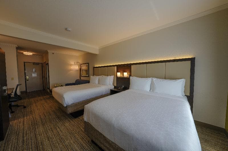 Holiday Inn Express & Suites Santa Clara - Silicon Valley photo 1