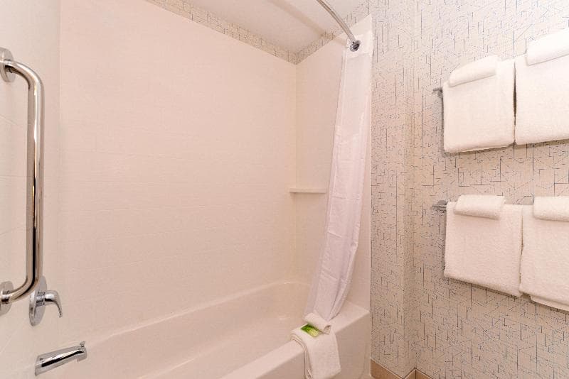 Holiday Inn Express And Suites Salem 5