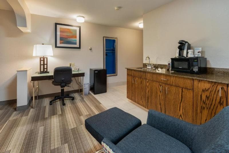 Country Inn And Suites By Radisson South Haven Mi 4