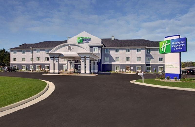 Holiday Inn Express And Suites North Fremont photo 1