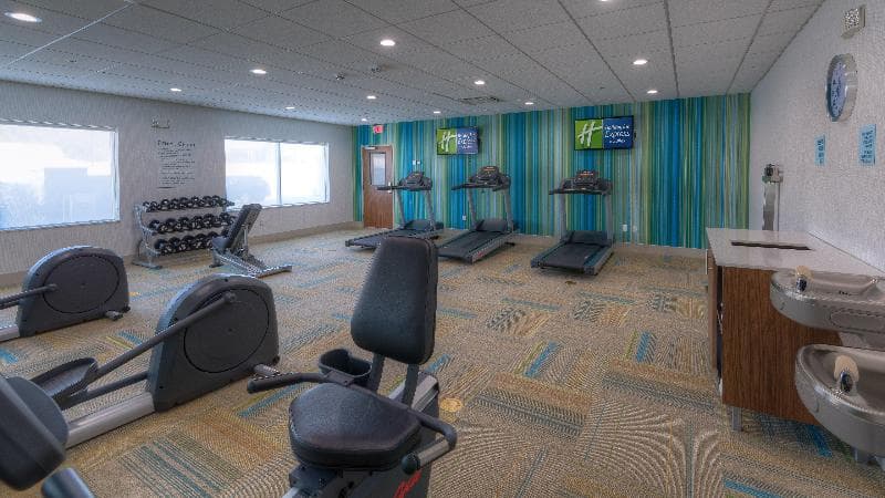 Holiday Inn Express And Suites Tulsa Midtown 2