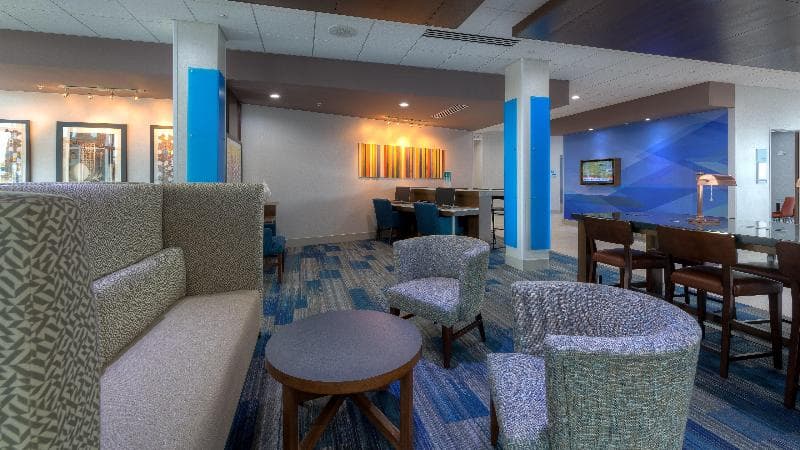 Holiday Inn Express And Suites Tulsa Midtown photo 1