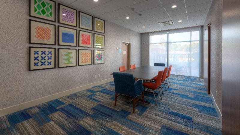 Holiday Inn Express And Suites Tulsa Midtown 5