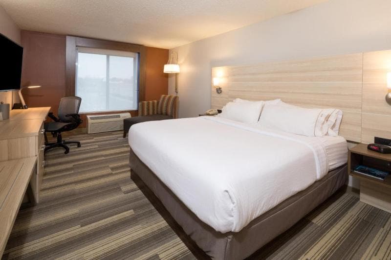 Holiday Inn Express And Suites Detroit - Utica 3