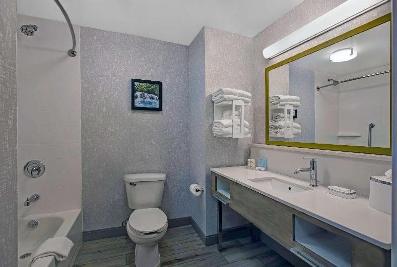 Hampton Inn Westfield 3