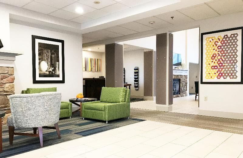 Holiday Inn Express & Suites White River Junction 4