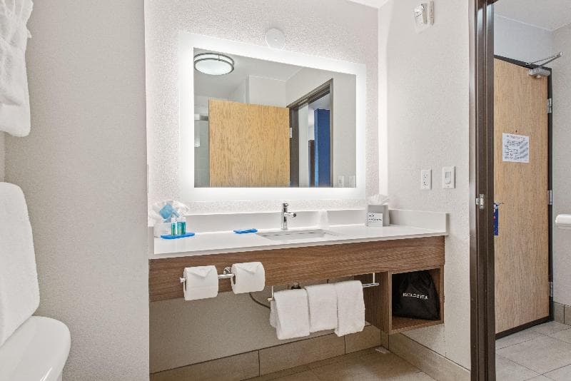 Holiday Inn Express & Suites Salt Lake City West Valley photo 1