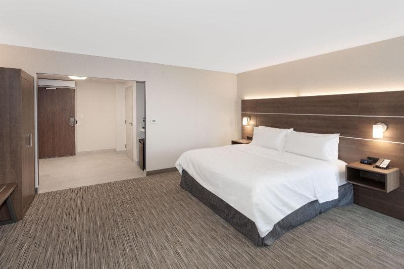 Holiday Inn Express & Suites Ottawa Airport photo 1