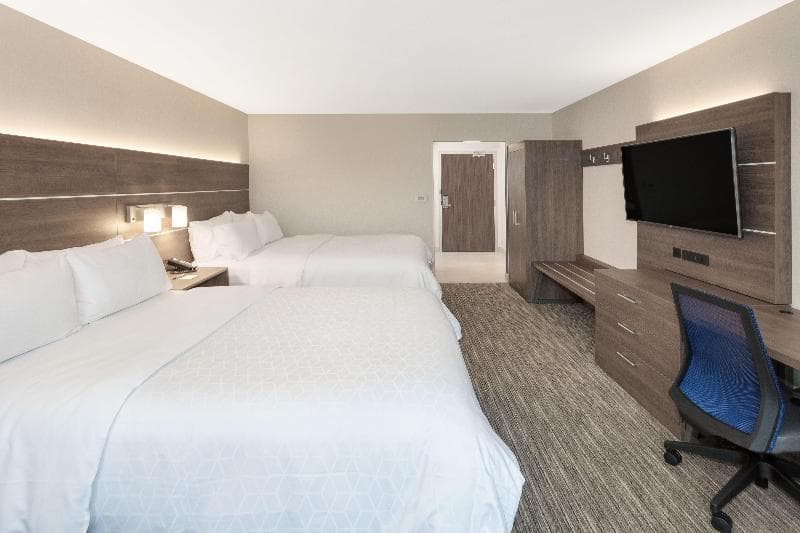Holiday Inn Express & Suites Ottawa Airport 5
