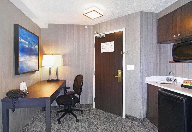 Holiday Inn Express & Suites Calgary 4