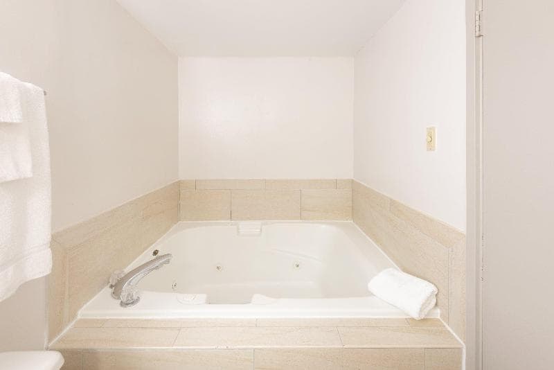 Holiday Inn Express Philadelphia Ne Bensalem 5