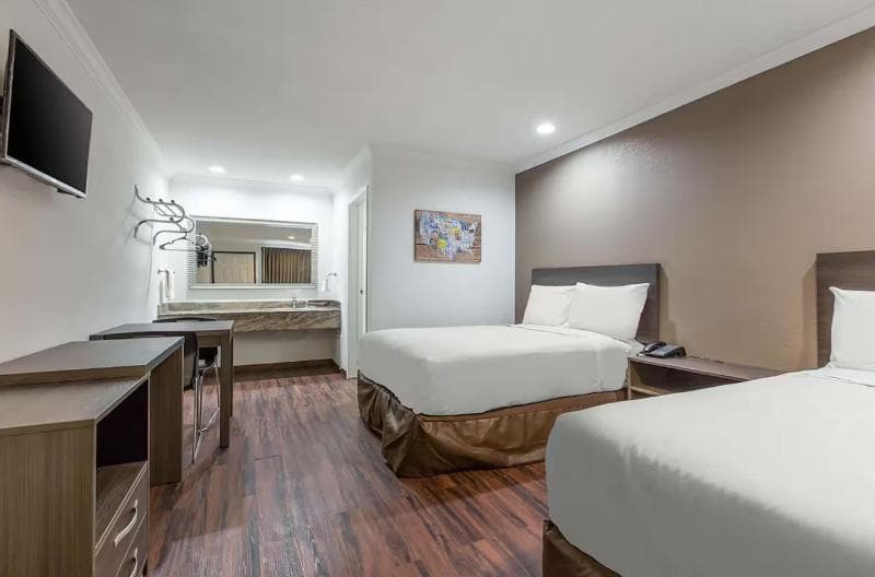 Econo Lodge Near Bakersfield Fairgrounds 3