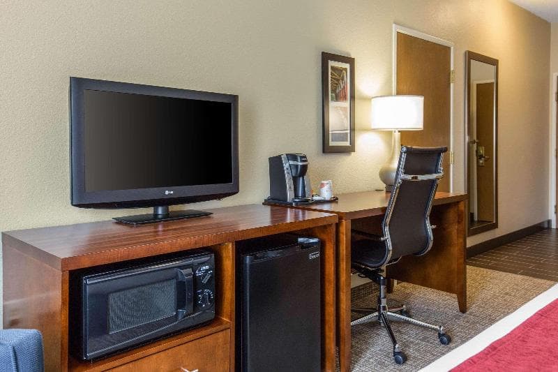 Comfort Inn La Porte 4