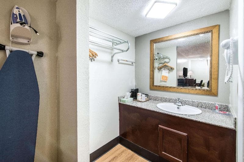Rodeway Inn St. Joseph 5