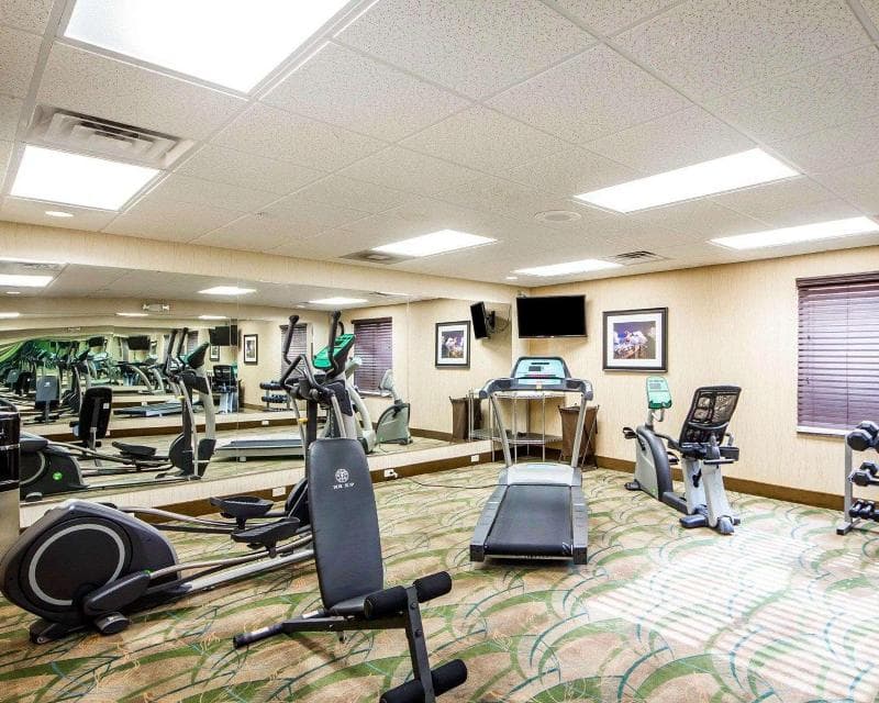 Comfort Inn & Suites 2
