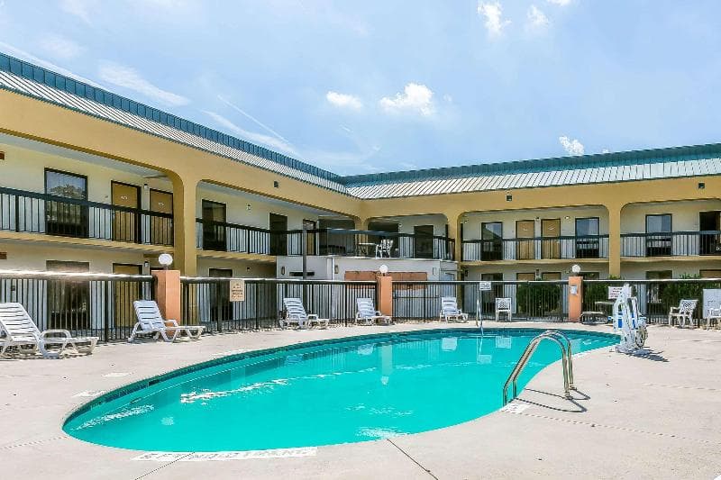 Rodeway Inn 3