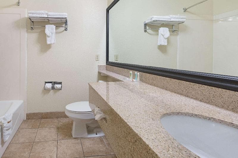 Quality Suites Austin 2