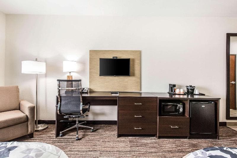 Sleep Inn & Suites 4