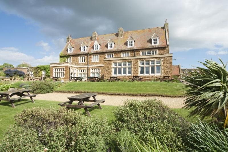 The Golden Lion Hotel 4