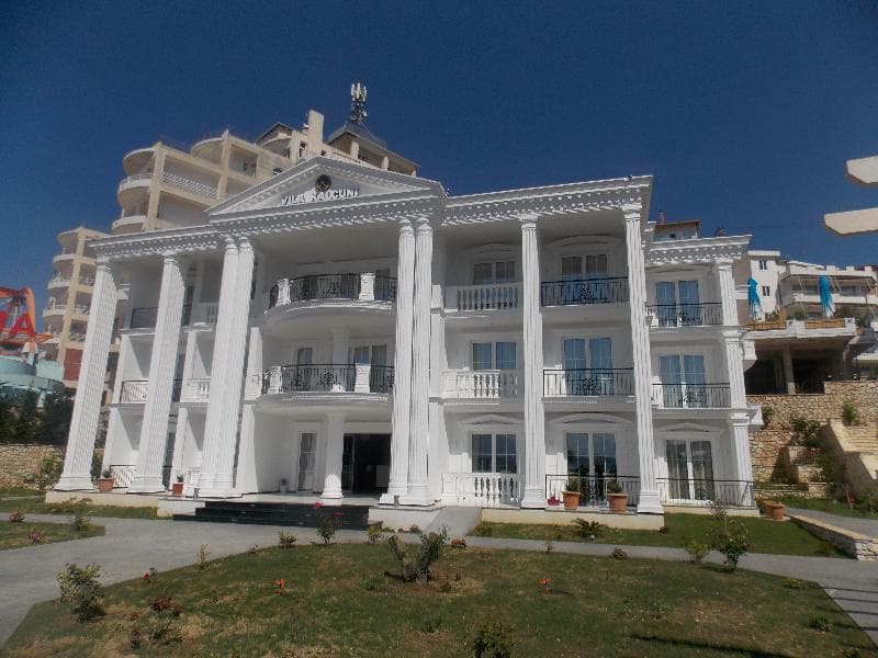 Vila Kalcuni Sarande main