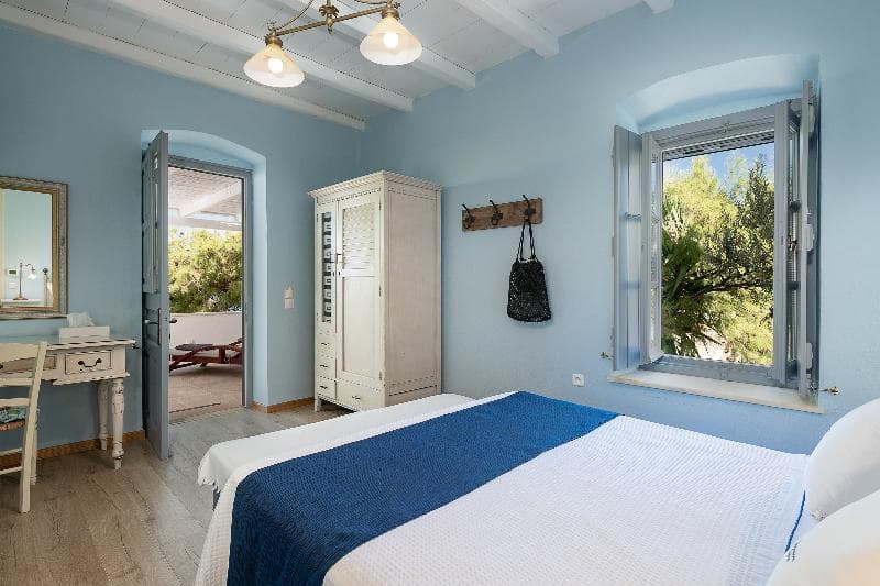 Four Seasons Hydra Luxury Suites 2